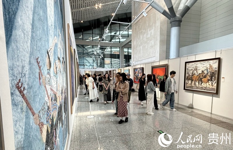 展览设于贵州空港艺术中心。人民网记者高华摄