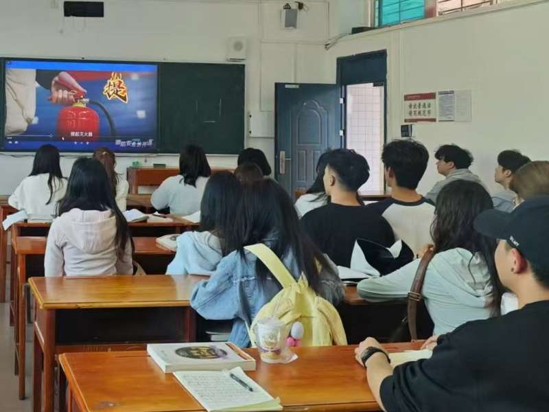黔南民族师范学院：消防开学第一课 护航平安新学期。