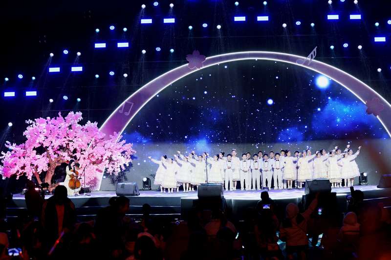 2025中国-东盟教育交流周“爱乐之城·和世界握手”国际青年春日音乐会在贵安奏响。